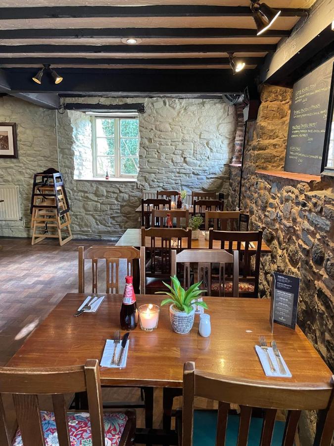 The Fountain Inn & Riverside Restaurant Okehampton Esterno foto