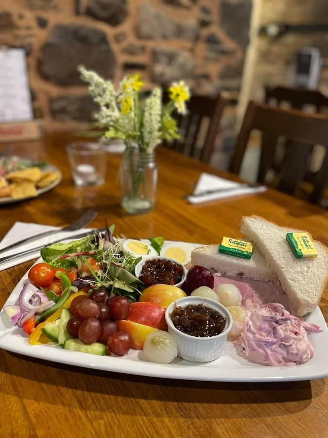 The Fountain Inn & Riverside Restaurant Okehampton Esterno foto