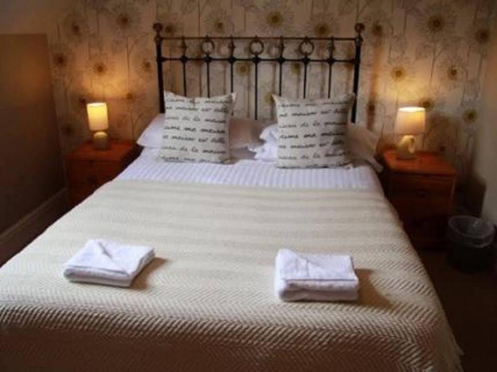 The Fountain Inn & Riverside Restaurant Okehampton Esterno foto